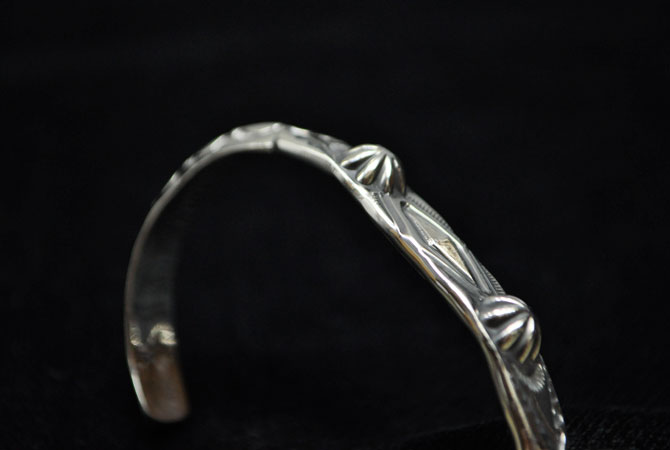 LARRY SMITH BR-0164 Flat Triangle Bangle 2 Shell 