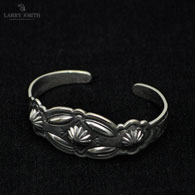 LARRY SMITH BR-0158 3 Leafshell Bangle